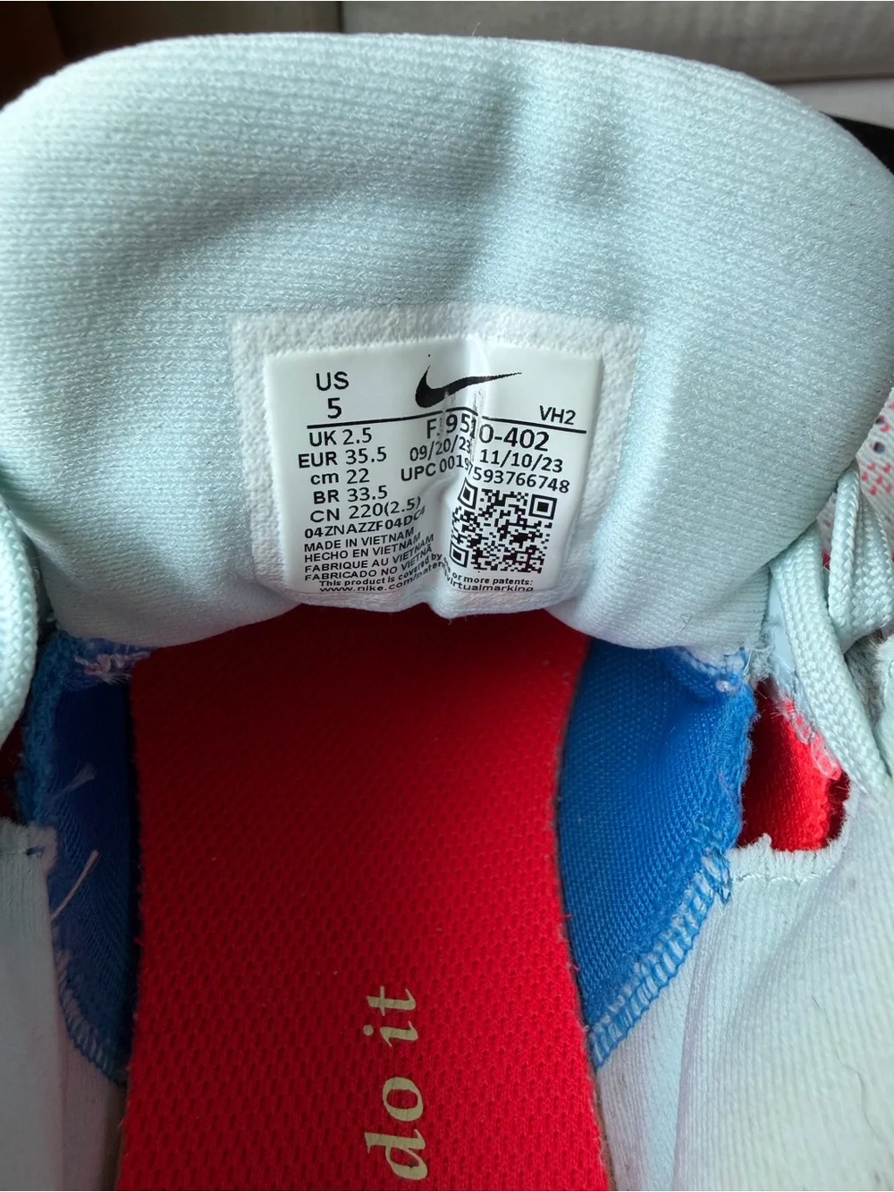 Nike Wonflo 11 Running Shoes light blue/coral EUC